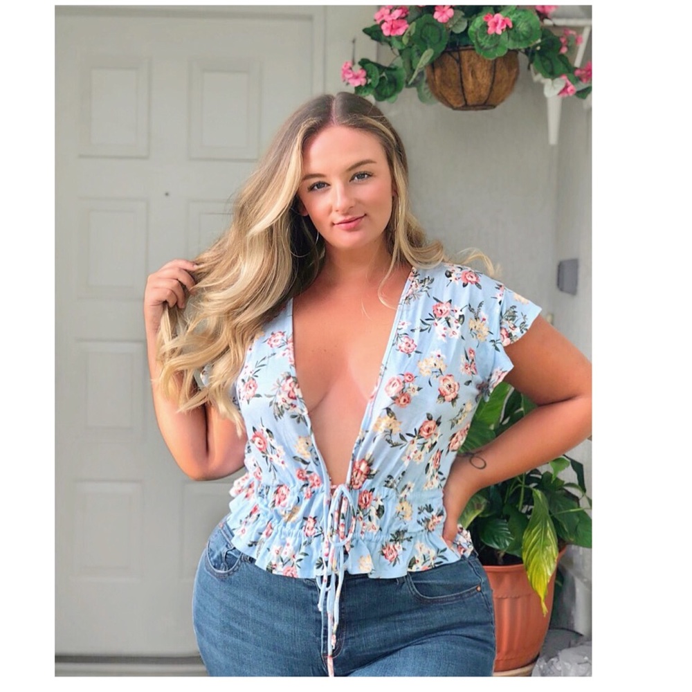 SOLD. Blue floral fashion nova top